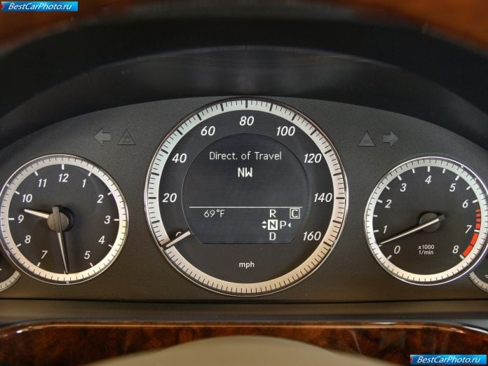 2010 Mercedes-Benz E550 - фотография 41 из 48