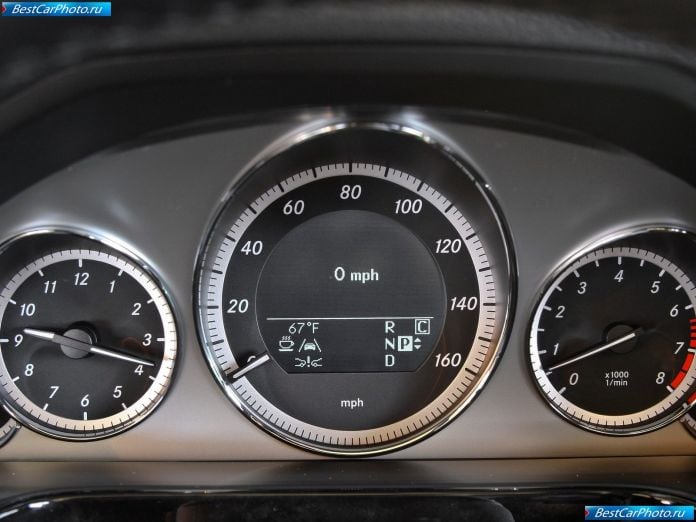 2010 Mercedes-Benz E550 - фотография 42 из 48