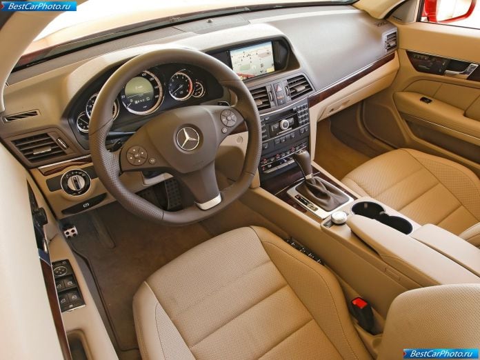 2010 Mercedes-Benz E550 Coupe - фотография 19 из 29