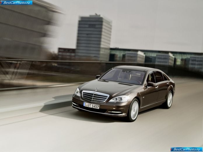 2010 Mercedes-Benz S-class - фотография 1 из 72