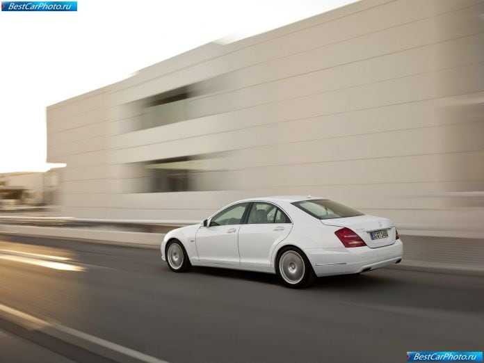 2010 Mercedes-Benz S400 Bluehybrid - фотография 11 из 45