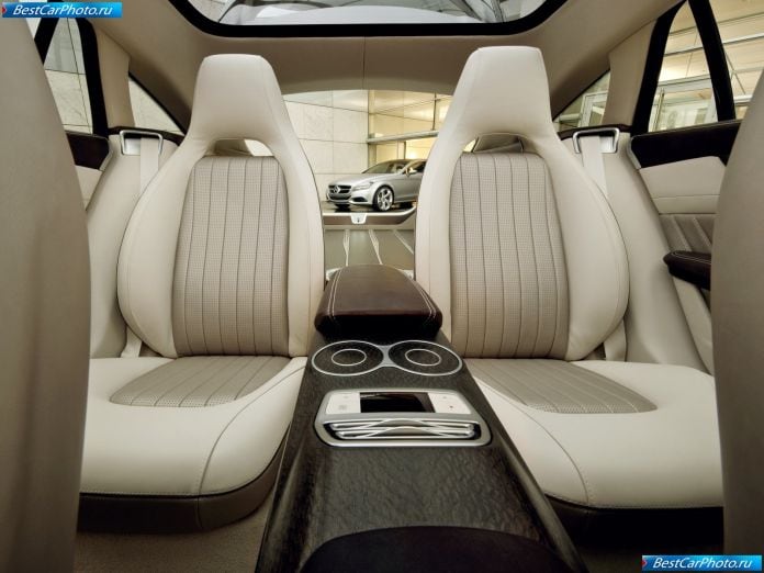 2010 Mercedes-Benz Shooting Break Concept - фотография 25 из 37 2010 Mercedes-Benz Shooting Break Concept - фотография 25 из 37
