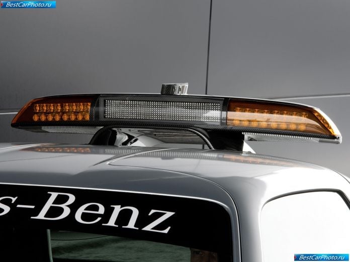 2010 Mercedes-Benz Sls Amg F1 Safety Car - фотография 13 из 14