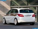 mercedes-benz_2011-b-class_e-cell_plus_concept_1600x1200_010.jpg
