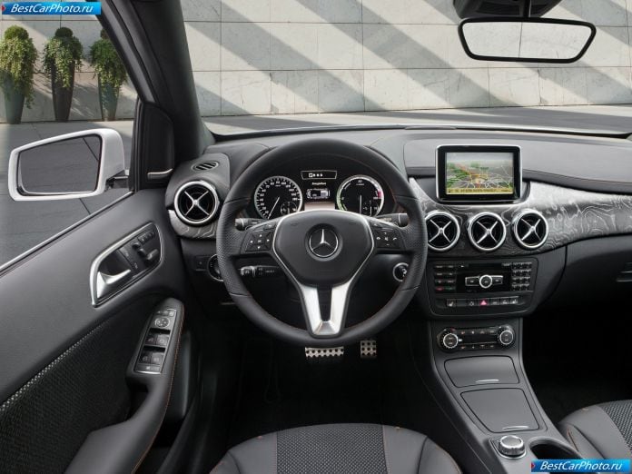 2011 Mercedes-Benz B-class E-cell Plus Concept - фотография 14 из 21 2011 Mercedes-Benz B-class E-cell Plus Concept - фотография 14 из 21