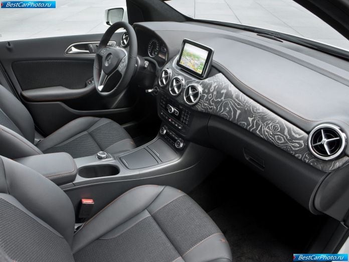 2011 Mercedes-Benz B-class E-cell Plus Concept - фотография 15 из 21 2011 Mercedes-Benz B-class E-cell Plus Concept - фотография 15 из 21