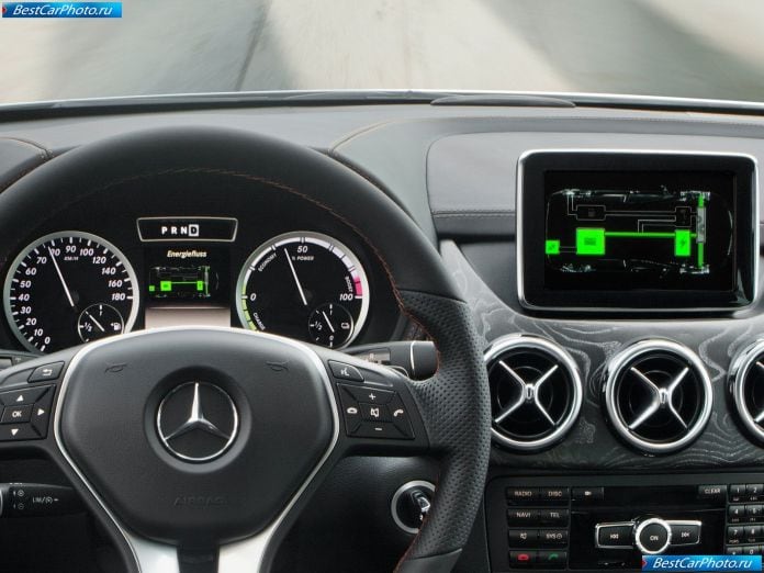 2011 Mercedes-Benz B-class E-cell Plus Concept - фотография 18 из 21 2011 Mercedes-Benz B-class E-cell Plus Concept - фотография 18 из 21