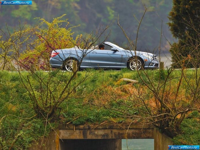 2011 Mercedes-Benz E550 Cabriolet - фотография 33 из 60 2011 Mercedes-Benz E550 Cabriolet - фотография 33 из 60
