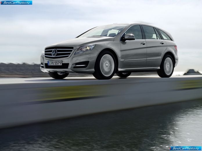 2011 Mercedes-Benz R-class - фотография 1 из 144