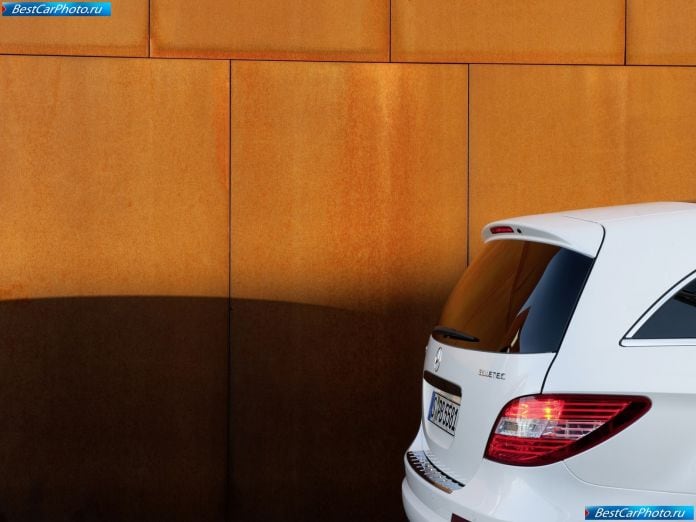 2011 Mercedes-Benz R-class - фотография 127 из 144