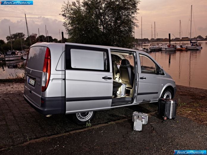 2011 Mercedes-Benz Vito - фотография 30 из 76