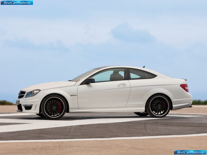 2012 Mercedes-Benz C63 Amg Coupe - фотография 22 из 58 2012 Mercedes-Benz C63 Amg Coupe - фотография 22 из 58