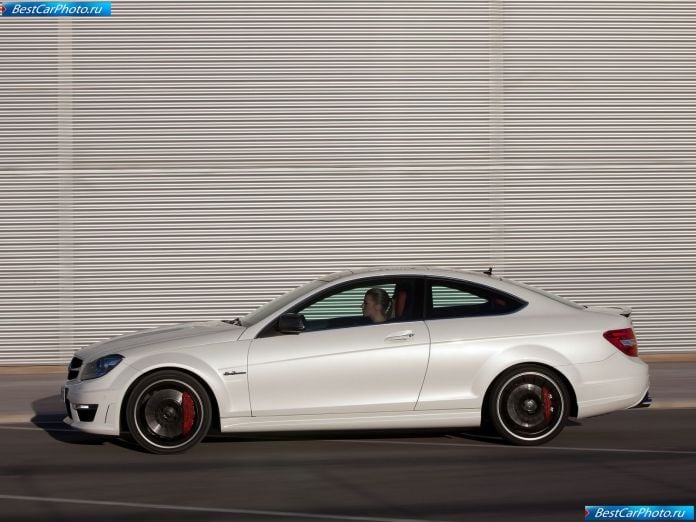 2012 Mercedes-Benz C63 Amg Coupe - фотография 24 из 58 2012 Mercedes-Benz C63 Amg Coupe - фотография 24 из 58