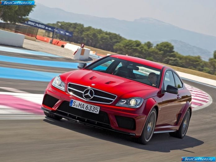2012 Mercedes-Benz C63 Amg Coupe Black Series - фотография 1 из 23
