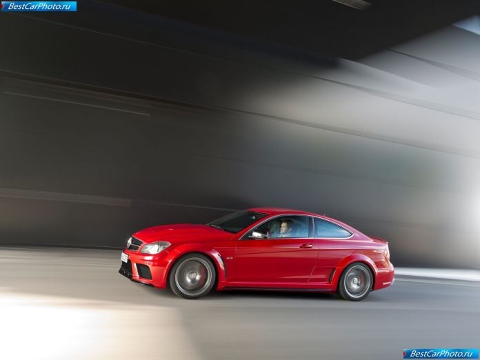 2012 Mercedes-Benz C63 Amg Coupe Black Series - фотография 11 из 23