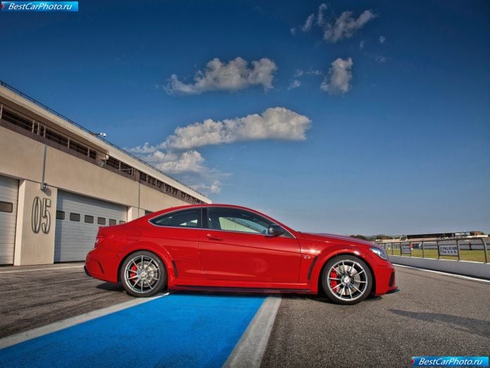 2012 Mercedes-Benz C63 Amg Coupe Black Series - фотография 13 из 23 2012 Mercedes-Benz C63 Amg Coupe Black Series - фотография 13 из 23
