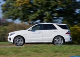 mercedes-benz_2012-ml63_amg_1600x1200_021.jpg