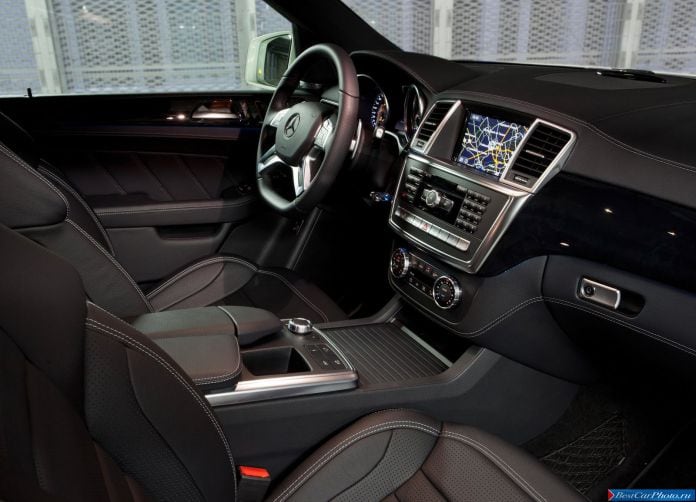 2012 Mercedes-Benz ML63 AMG - фотография 59 из 83
