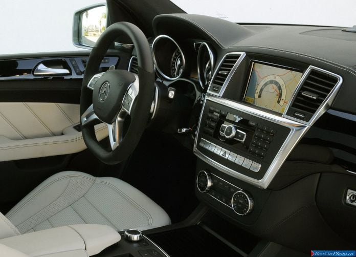 2012 Mercedes-Benz ML63 AMG - фотография 61 из 83 2012 Mercedes-Benz ML63 AMG - фотография 61 из 83