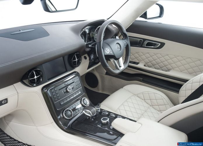 2013 Mercedes-Benz SLS AMG GT - фотография 103 из 163
