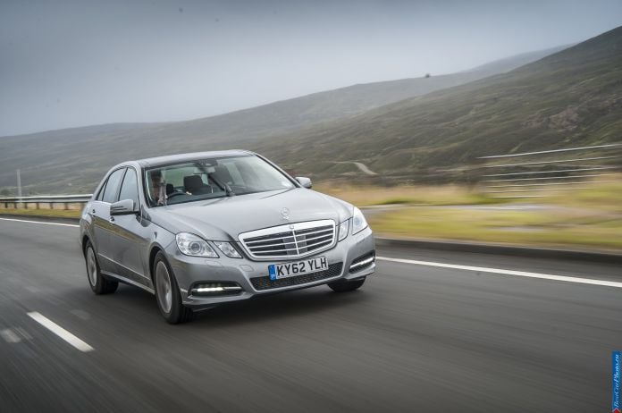 2013 Mercedes-Benz E300 Bluetec Hybrid - фотография 2 из 68