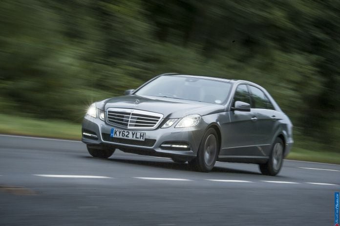 2013 Mercedes-Benz E300 Bluetec Hybrid - фотография 4 из 68