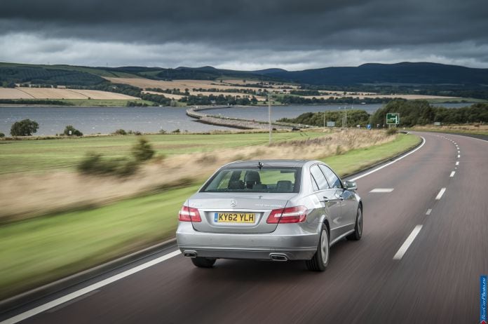2013 Mercedes-Benz E300 Bluetec Hybrid - фотография 7 из 68