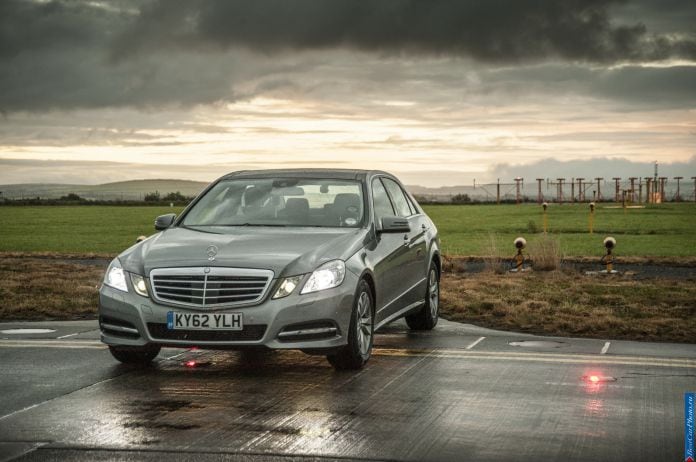 2013 Mercedes-Benz E300 Bluetec Hybrid - фотография 9 из 68