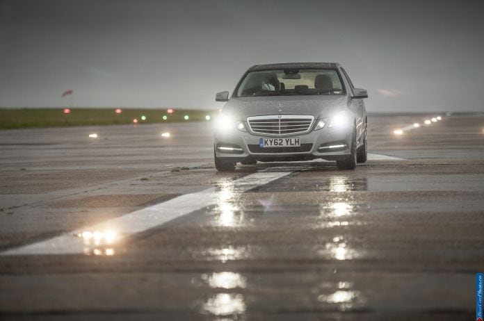 2013 Mercedes-Benz E300 Bluetec Hybrid - фотография 14 из 68 2013 Mercedes-Benz E300 Bluetec Hybrid - фотография 14 из 68