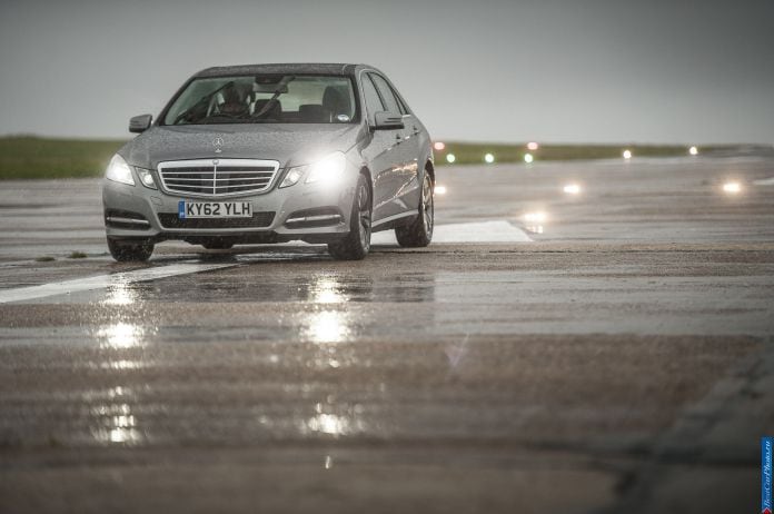 2013 Mercedes-Benz E300 Bluetec Hybrid - фотография 18 из 68 2013 Mercedes-Benz E300 Bluetec Hybrid - фотография 18 из 68
