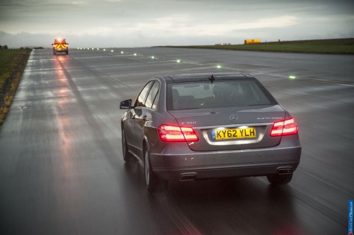 2013 Mercedes-Benz E300 Bluetec Hybrid - фотография 19 из 68