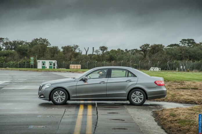 2013 Mercedes-Benz E300 Bluetec Hybrid - фотография 23 из 68