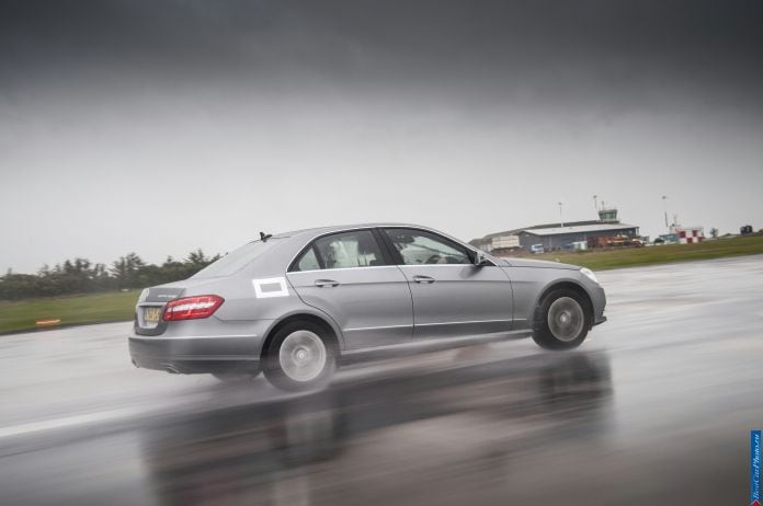 2013 Mercedes-Benz E300 Bluetec Hybrid - фотография 28 из 68 2013 Mercedes-Benz E300 Bluetec Hybrid - фотография 28 из 68