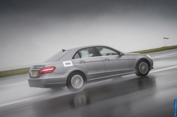 2013 Mercedes-Benz E300 Bluetec Hybrid - фотография 29 из 68 2013 Mercedes-Benz E300 Bluetec Hybrid - фотография 29 из 68