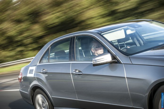 2013 Mercedes-Benz E300 Bluetec Hybrid - фотография 44 из 68