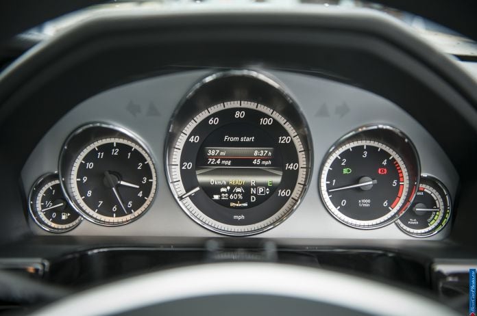 2013 Mercedes-Benz E300 Bluetec Hybrid - фотография 54 из 68