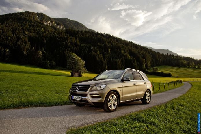 2013 Mercedes-Benz ML 500 4matic Blueefficiency - фотография 1 из 4 2013 Mercedes-Benz ML 500 4matic Blueefficiency - фотография 1 из 4