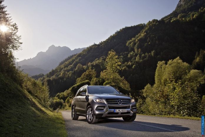 2013 Mercedes-Benz ML 500 4matic Blueefficiency - фотография 2 из 4 2013 Mercedes-Benz ML 500 4matic Blueefficiency - фотография 2 из 4