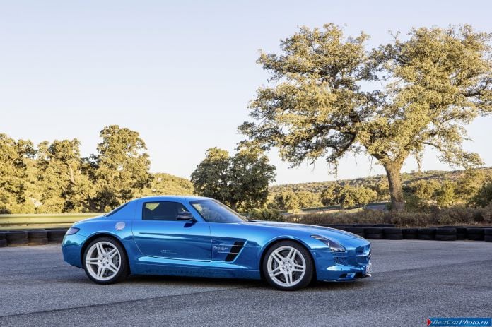 2013 Mercedes-Benz SLS Electric Drive - фотография 2 из 30 2013 Mercedes-Benz SLS Electric Drive - фотография 2 из 30