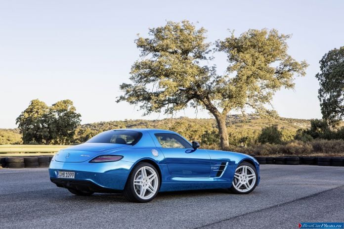 2013 Mercedes-Benz SLS Electric Drive - фотография 3 из 30