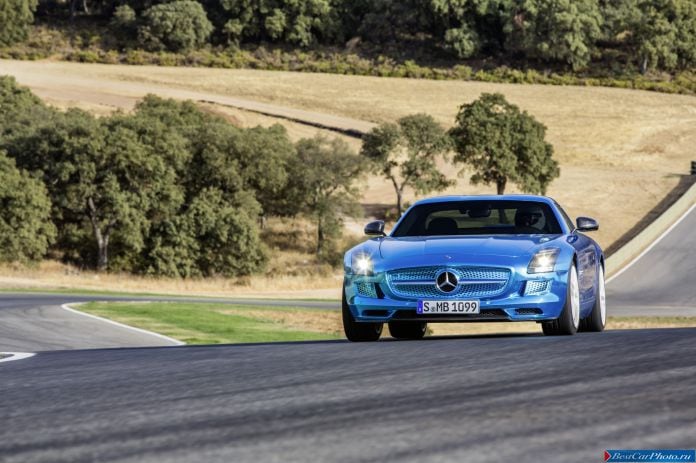 2013 Mercedes-Benz SLS Electric Drive - фотография 6 из 30