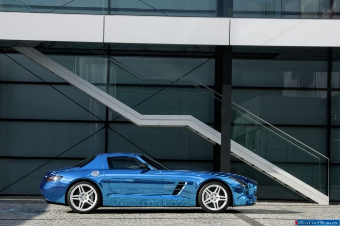 2013 Mercedes-Benz SLS Electric Drive - фотография 12 из 30