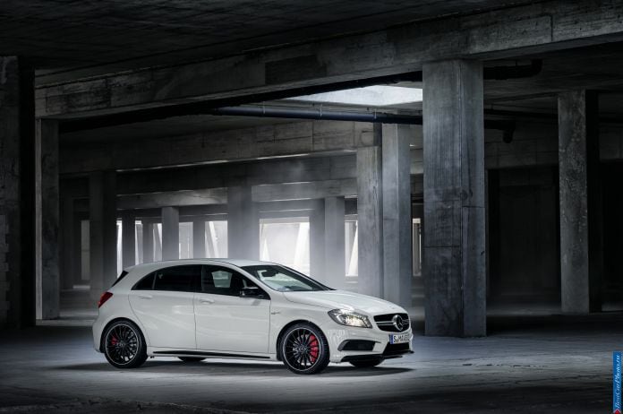 2014 Mercedes-Benz A45 AMG - фотография 9 из 15