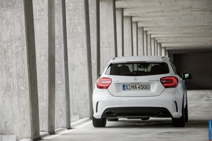 2014 Mercedes-Benz A45 AMG - фотография 13 из 15