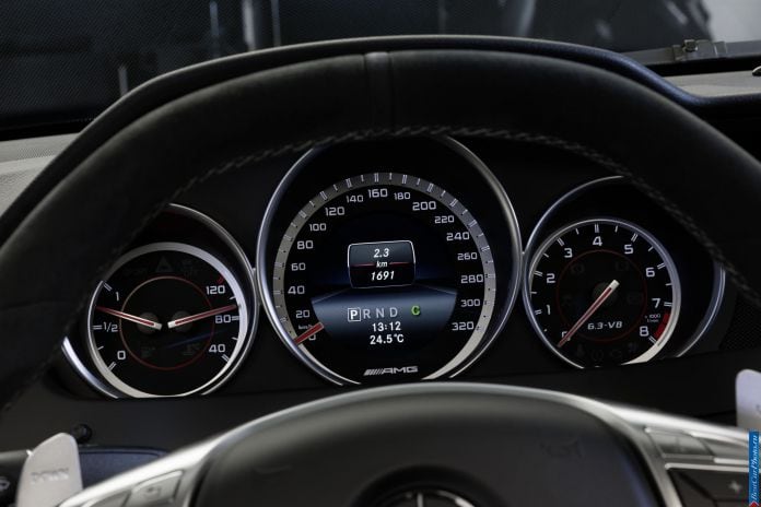 2014 Mercedes-Benz C-class 63 AMG 507 Edition - фотография 16 из 20 2014 Mercedes-Benz C-class 63 AMG 507 Edition - фотография 16 из 20