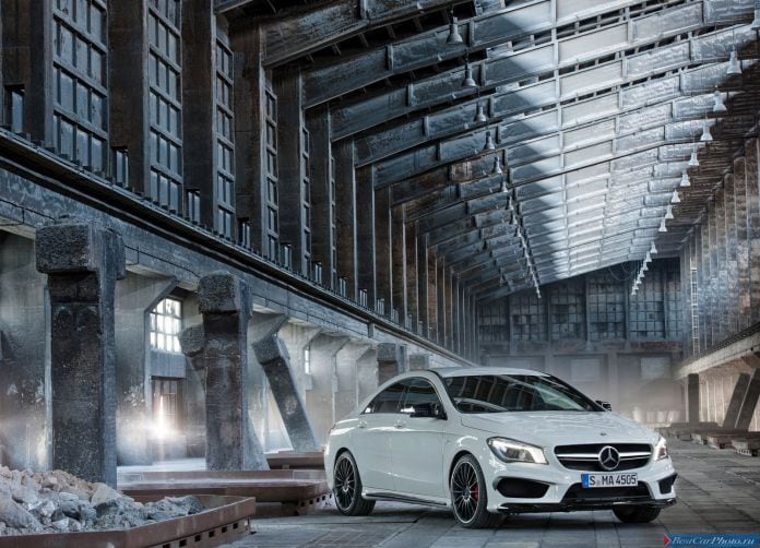 2014 Mercedes-Benz CLA45 AMG - фотография 14 из 76