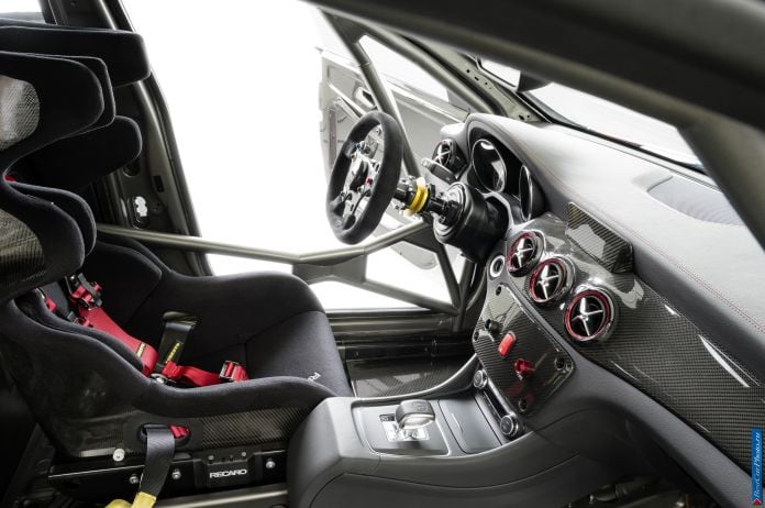 2014 Mercedes-Benz CLA45 AMG Racing Series - фотография 8 из 9