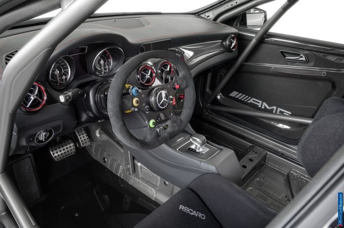 2014 Mercedes-Benz CLA45 AMG Racing Series - фотография 9 из 9 2014 Mercedes-Benz CLA45 AMG Racing Series - фотография 9 из 9