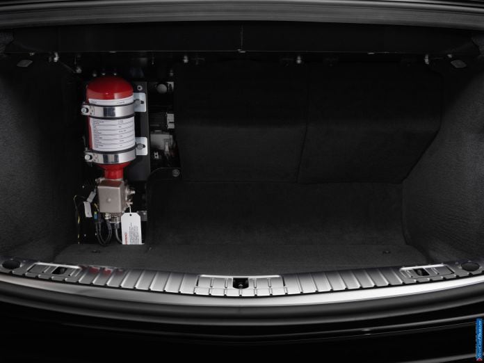 2014 Mercedes-Benz S600 Guard - фотография 11 из 17 2014 Mercedes-Benz S600 Guard - фотография 11 из 17