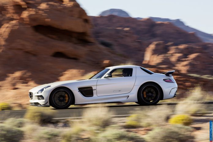 2014 Mercedes-Benz SLS AMG Coupe Black Series - фотография 9 из 23